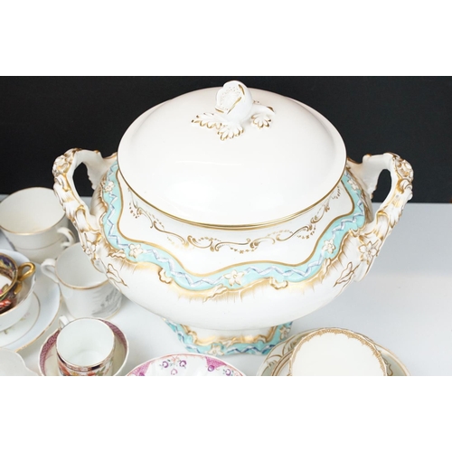 46 - Collection of mainly 19th century ceramics to include Royal Crown Derby, 19th century Samson style t... 