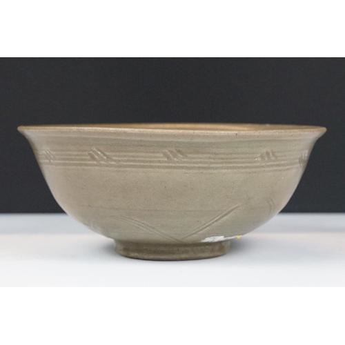 8 - Song Dynasty - A Chinese celadon pot, probably late Song Dynasty, South East China, circa 12/13th ce... 