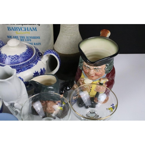 117 - Assorted ceramics to include a Royal Doulton Jolly Toby jug, Rip Van Winkle jug, a part Alfred Meaki... 