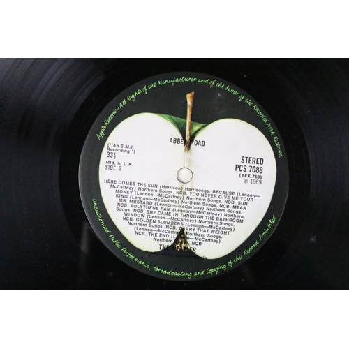 433 - Vinyl - 3 The Beatles LPs to include Abbey Road (Apple PCS 7088, UK misaligned apple, no Her Majesty... 