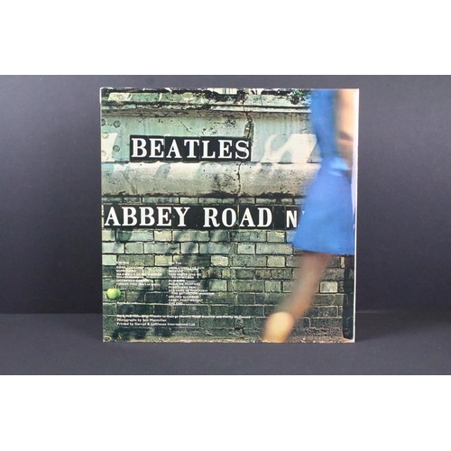 433 - Vinyl - 3 The Beatles LPs to include Abbey Road (Apple PCS 7088, UK misaligned apple, no Her Majesty... 