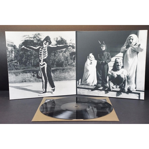 87 - Vinyl - 5 albums by Faith No More to include: Sol Invictus (2015 with gatefold sleeve and gold inner... 