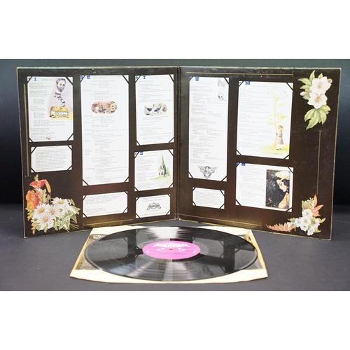94 - Vinyl - Genesis - Nursery Cryme LP on Charisma - CAS 1052. Original UK 1971 1st pressing, pink scrol... 