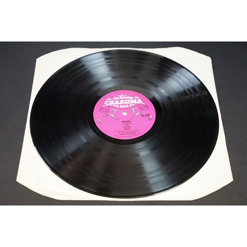 95 - Vinyl - Genesis - Trespass LP on Charisma - CAS 1020. Original UK 1970 1st pressing, pink scroll lab... 