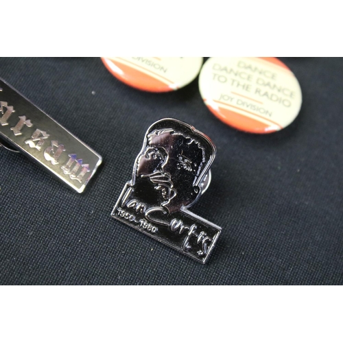 1530 - Memorabilia - 16 Joy Division badges including 3 metal badges