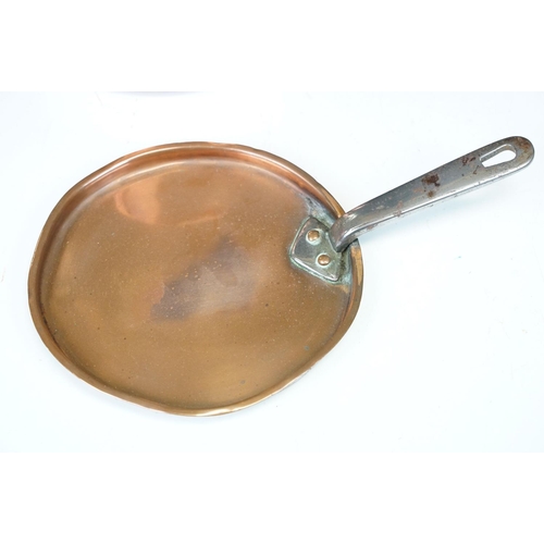 111 - Graduating set of six copper saucepans with brass handled, together with a larger saucepan & cover (... 