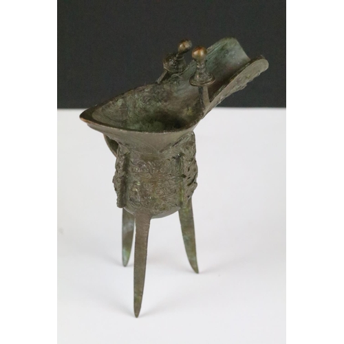 180 - A Chinese bronze three leg jug / Jue, Ritual wine vessel.