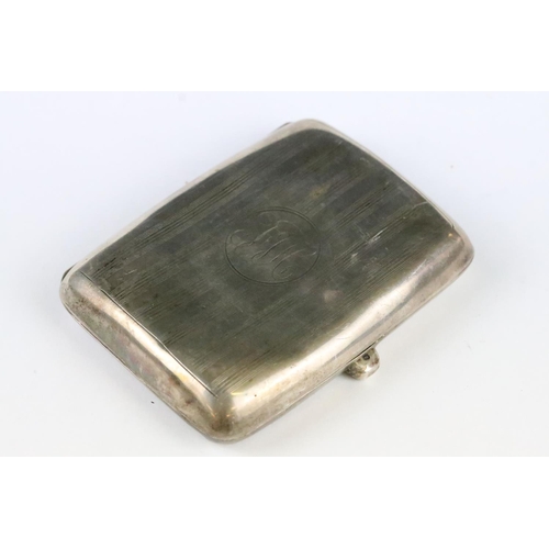 189 - A selection of fully hallmarked sterling silver items to include a cigarette case, cherrot case and ... 