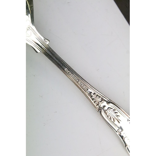 196 - A canteen of silver plated cutlery together with a cased fish knife set.