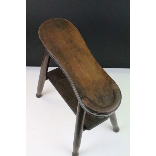 200 - A vintage wooden shoe shiners footrest with lower shelf, stands approx 40cm in height.