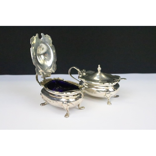 202 - A cased Walker & Hall fully hallmarked sterling silver cruet set comprising of two mustards, two sal... 