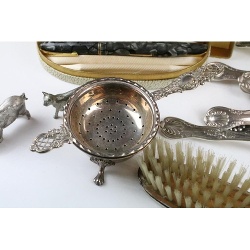 209 - A collection of mainly silver plated items to include cutlery, teapot, vases...etc.. to include some... 