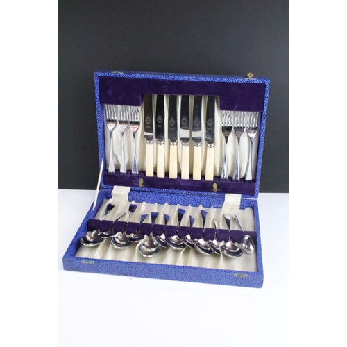 211 - A cased set of six fully hallmarked sterling silver spoons with scalloped bowls together with a silv... 