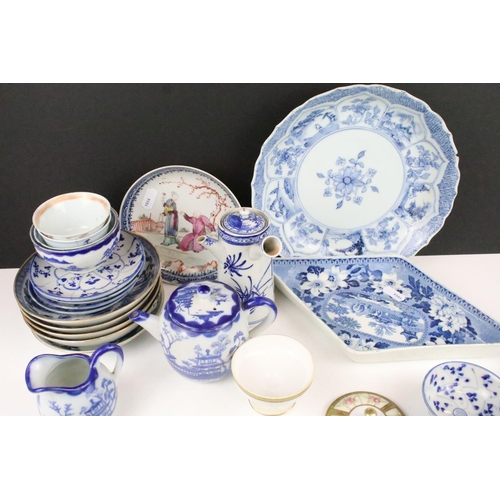 253 - Collection of mixed porcelain, mostly blue & white, to include antique Oriental examples, the lot fe... 