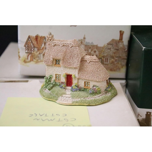 59 - 22 Boxed Lilliput Lane models to include Queen of Windermere (L2458 - with deeds), Oak Cottage, Cotm... 