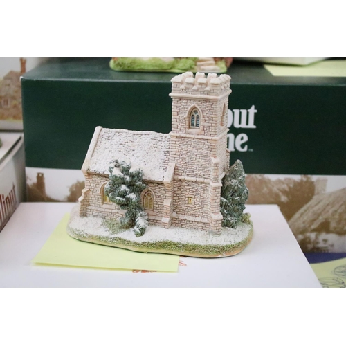 59 - 22 Boxed Lilliput Lane models to include Queen of Windermere (L2458 - with deeds), Oak Cottage, Cotm... 