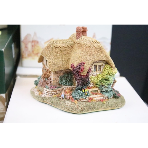 59 - 22 Boxed Lilliput Lane models to include Queen of Windermere (L2458 - with deeds), Oak Cottage, Cotm... 