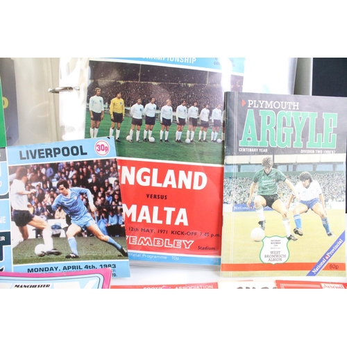 117 - Collection of football programmes from the 1950s to the 1990s featuring various clubs and cup finals... 