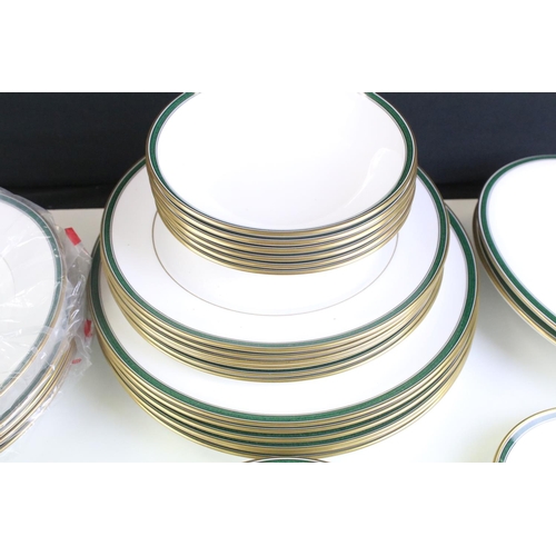 62 - Spode 'Tuscana' dinner service, pattern no. Y8578, the lot to include 6 dinner plates, 6 lunch plate... 