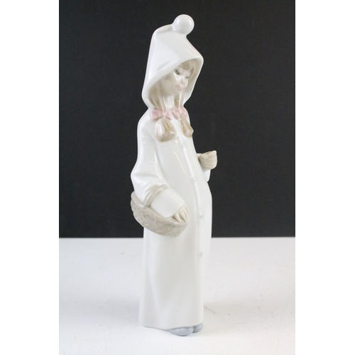 319 - Collection of 14 Lladro & Nao porcelain figures to include Lladro Girl With Rooster, Lladro Shepherd... 