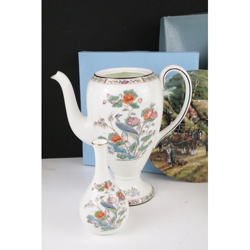 100 - Wedgwood 'Kutani Crane' dinnerware, tea ware & ceramics (teapot, vases, platter, cruet, etc), togeth... 