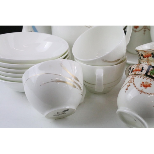 100 - Wedgwood 'Kutani Crane' dinnerware, tea ware & ceramics (teapot, vases, platter, cruet, etc), togeth... 