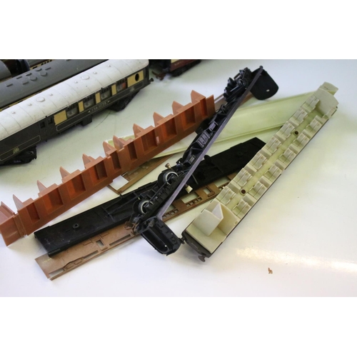 297 - Model Railway - 14 OO gauge items of rolling stock to include Triang and Airfix coaches plus 2 x box... 