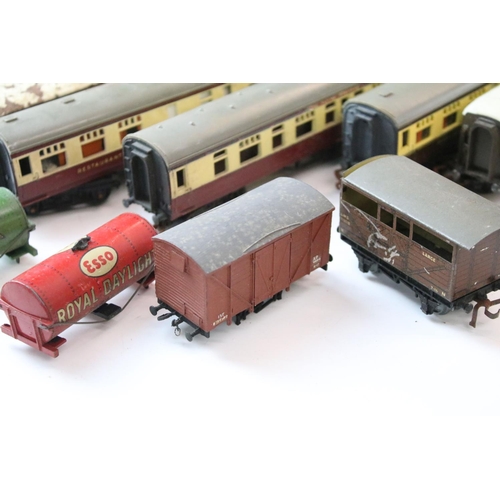 297 - Model Railway - 14 OO gauge items of rolling stock to include Triang and Airfix coaches plus 2 x box... 