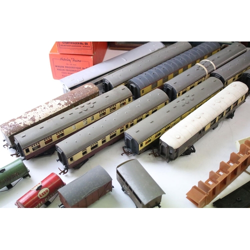 297 - Model Railway - 14 OO gauge items of rolling stock to include Triang and Airfix coaches plus 2 x box... 