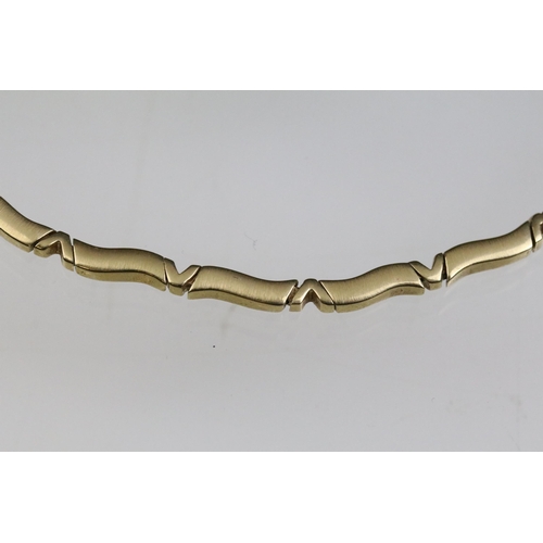 24 - 14ct gold necklace and bracelet suite each having curved bar links with v shaped spacer links. Marke... 