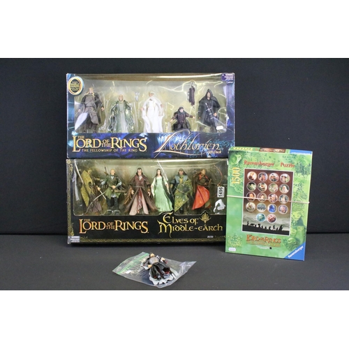 442 - Lord Of The Rings - Two boxed figure sets to include The Fellowship Of The Ring Lothlorien gift pack... 