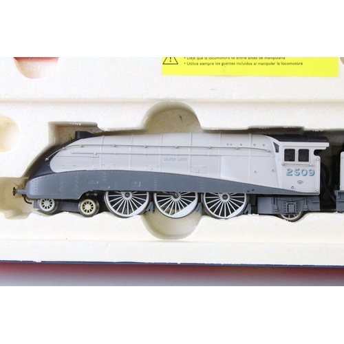 27 - Boxed Hornby OO gauge Live Steam Silver Link LNER 4-6-2 Class A4 steam powered locomotive, complete ... 