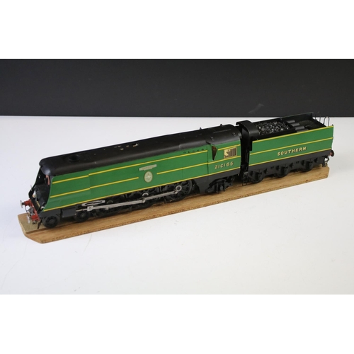 34 - Metal kit built O gauge 4-6-2 Hurricane 21C165 Southern Railway locomotive in green livery, with ten... 