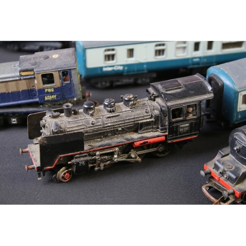 35 - Quantity of OO gauge model railway to include 4 x boxed Lima items of rolling stock, 7 x locomotives... 