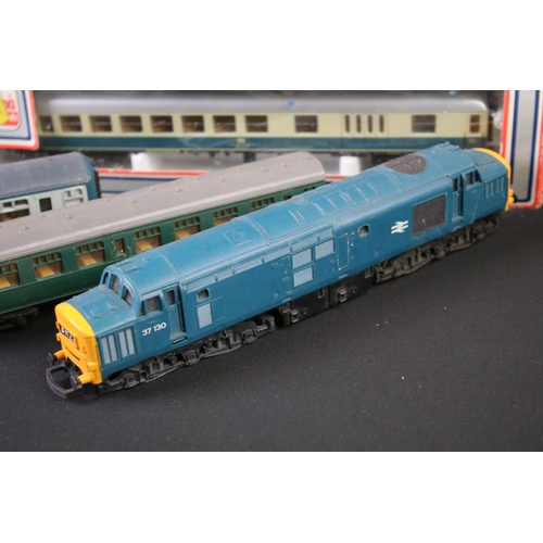 35 - Quantity of OO gauge model railway to include 4 x boxed Lima items of rolling stock, 7 x locomotives... 