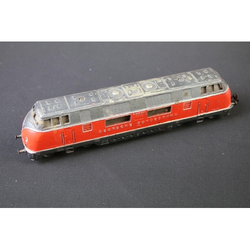 35 - Quantity of OO gauge model railway to include 4 x boxed Lima items of rolling stock, 7 x locomotives... 