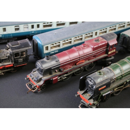 35 - Quantity of OO gauge model railway to include 4 x boxed Lima items of rolling stock, 7 x locomotives... 