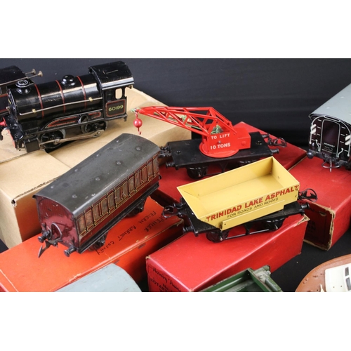 36 - Quantity of Hornby O gauge model railway to include boxed No 40 Tank Locomotive, 0-4-0 60199 locomot... 