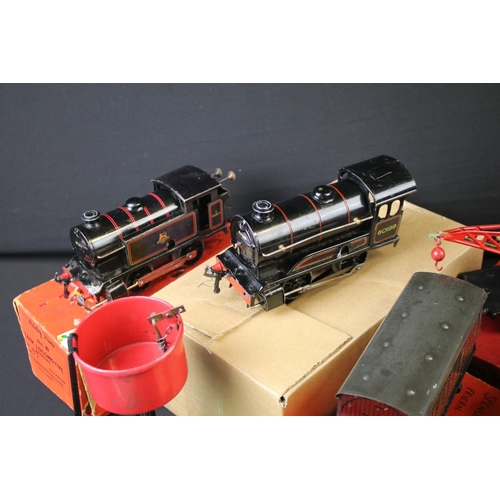 36 - Quantity of Hornby O gauge model railway to include boxed No 40 Tank Locomotive, 0-4-0 60199 locomot... 