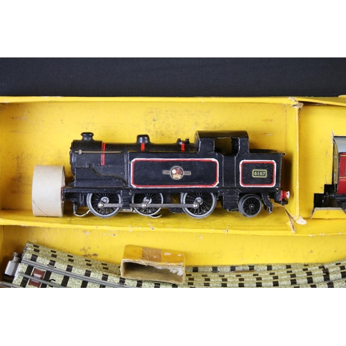 38 - Collection of Hornby Dublo model railway to include boxed G25 LMR 2-9-0 Freight Train set with locom... 