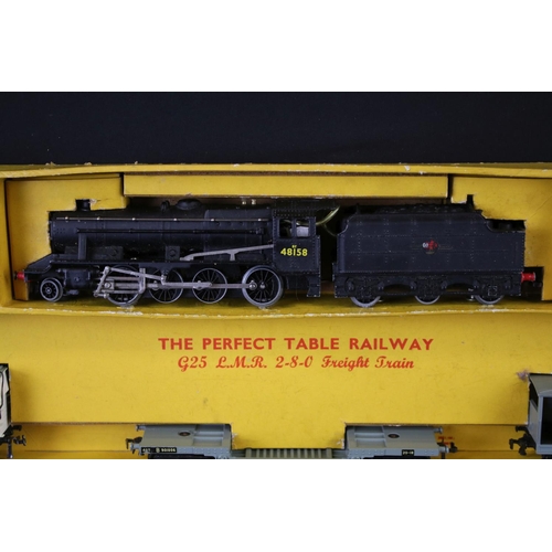 38 - Collection of Hornby Dublo model railway to include boxed G25 LMR 2-9-0 Freight Train set with locom... 