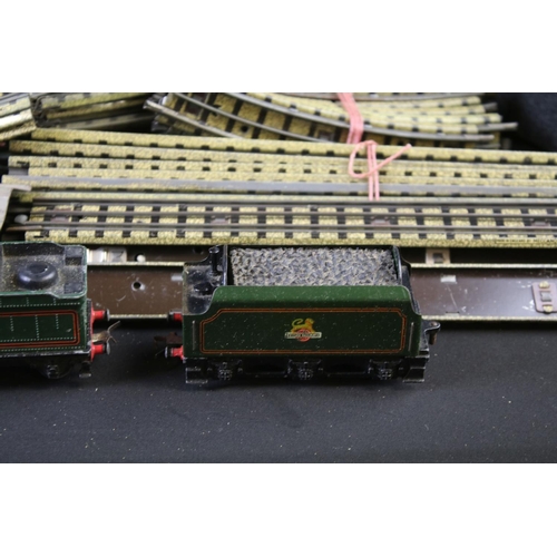 38 - Collection of Hornby Dublo model railway to include boxed G25 LMR 2-9-0 Freight Train set with locom... 