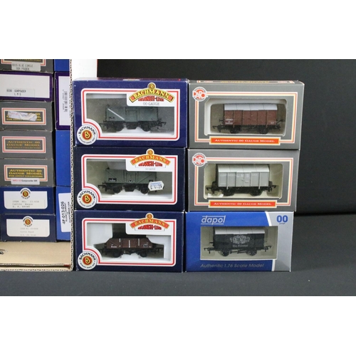 43 - 37 Boxed OO gauge items of rolling stock to include examples from Dapol and Bachmann featuring 21 x ... 