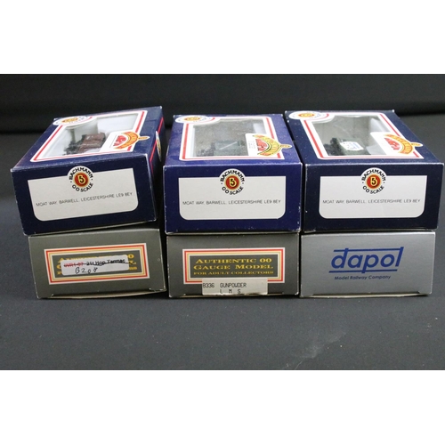 43 - 37 Boxed OO gauge items of rolling stock to include examples from Dapol and Bachmann featuring 21 x ... 