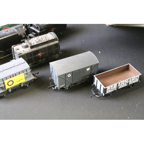 45 - Around 30 OO gauge items of rolling stock to include wagons and vans plus a built diecast metal loco... 