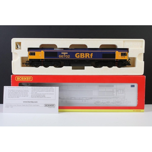 5 - Five boxed Hornby OO gauge locomotives to include R3005 BR 28XX 2845 weathered, R2551 BR 4-6-0 Castl... 