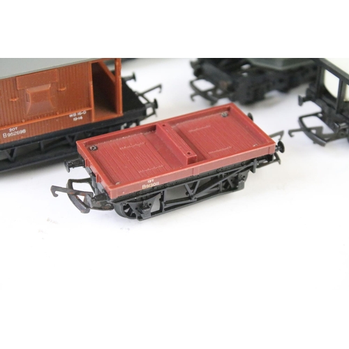 52 - Quantity of OO gauge locomotives and items of rolling stock to include Triang 4-6-2 Princess Victori... 