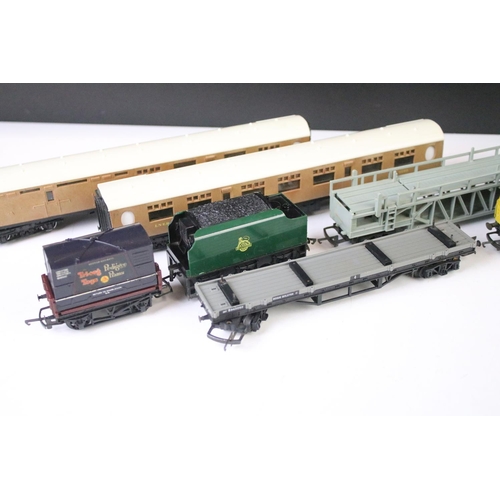 52 - Quantity of OO gauge locomotives and items of rolling stock to include Triang 4-6-2 Princess Victori... 
