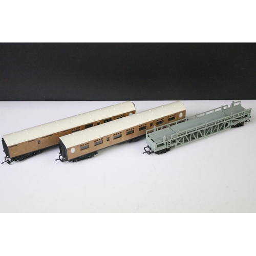 52 - Quantity of OO gauge locomotives and items of rolling stock to include Triang 4-6-2 Princess Victori... 