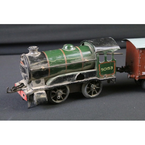 56 - Group of Hornby O gauge model railway to include 2 x locomotives featuring 0-4-0 50153 in green and ... 